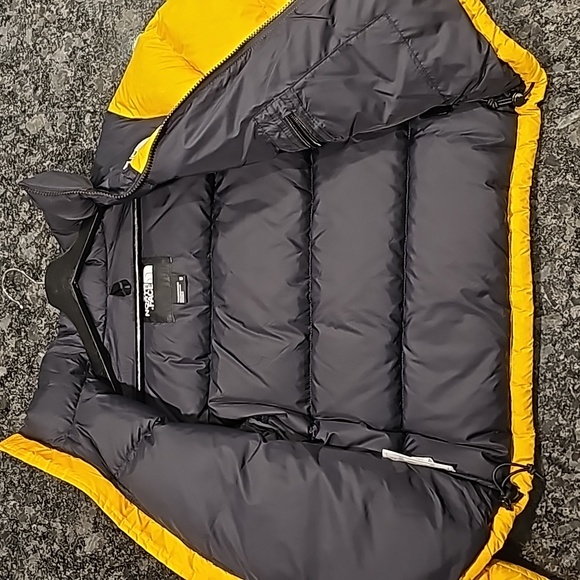 North Face Retro Nuptse Jacket - Picture 4 of 7